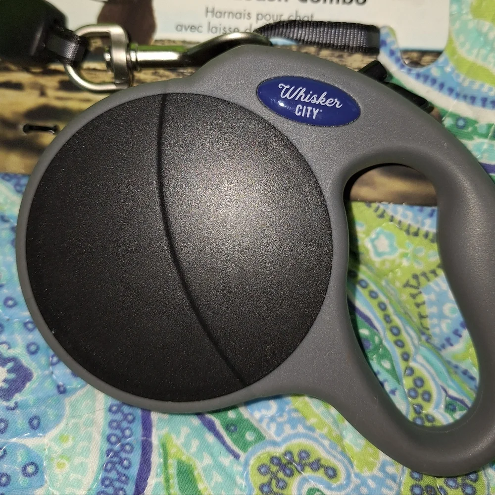 Retractable Whisker City Leash